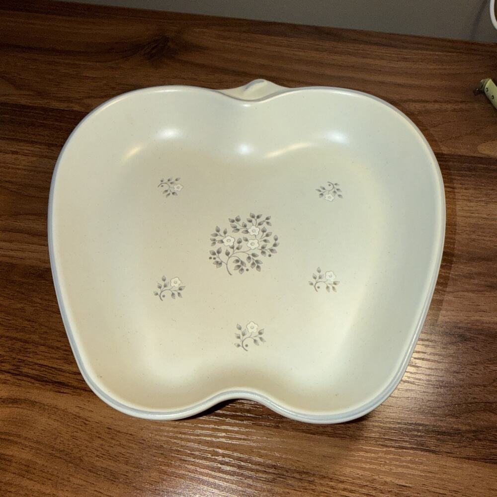 Pfaltzgraff Heirloom Stoneware Apple Shaped Dish